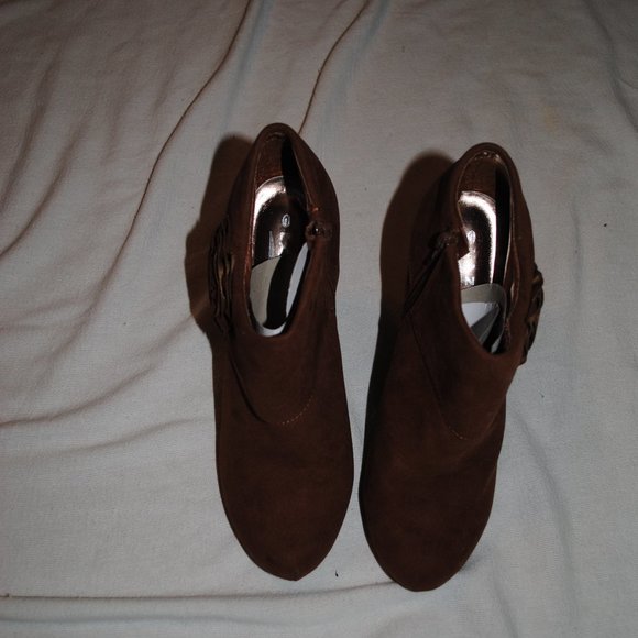NIB SZ 10 BROWN FAUX SUEDE 5IN HEEL WOMEN'S BOOTY - Picture 4 of 6